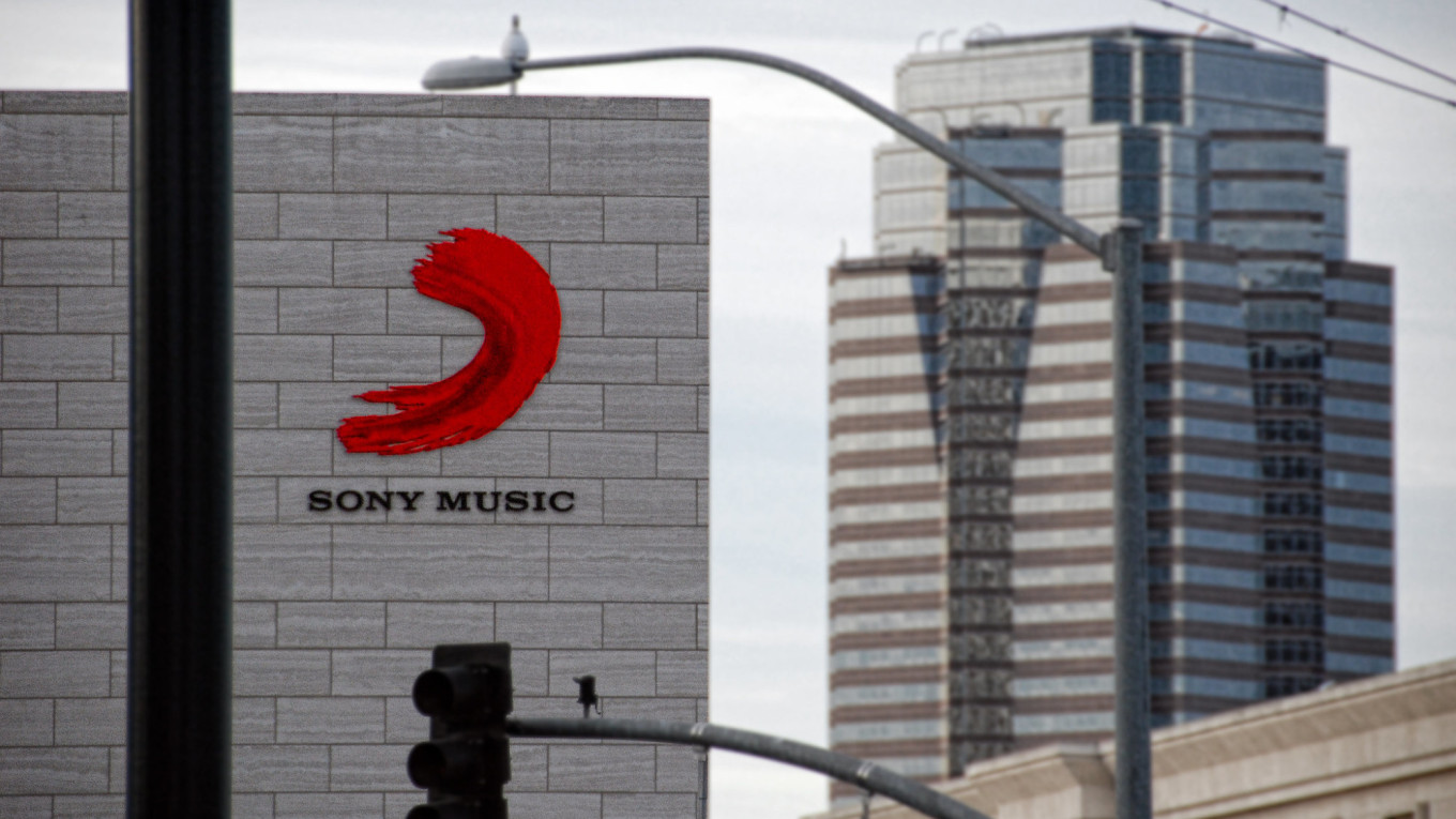 Sony music. Sony Music окончательно уходит из России. Российские артисты Sony Music. Sony Music объявила России. Sony Music уходит.